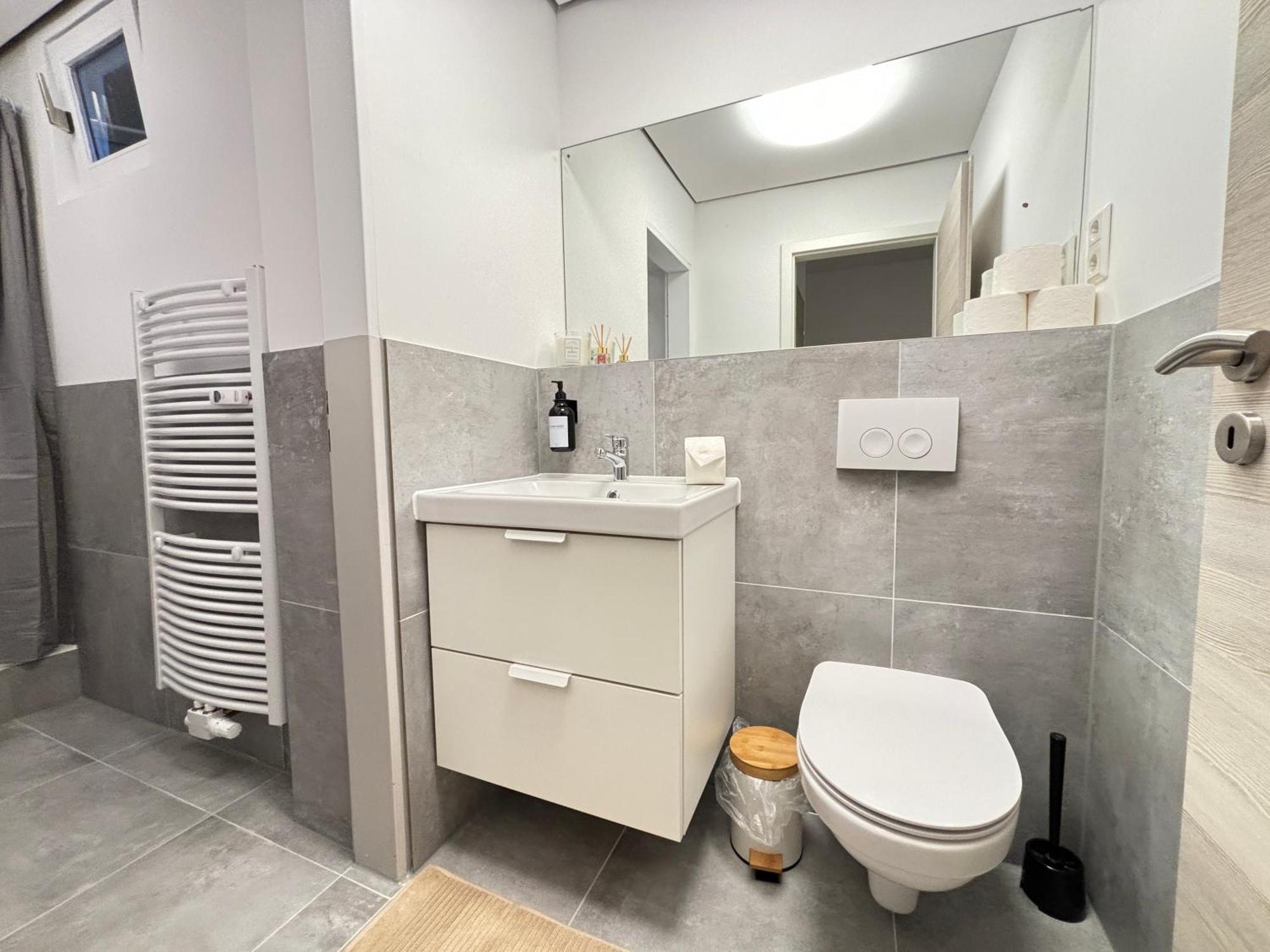 140Qm - 4 Zimmer- Parkplatz - Autobahn - Blauer See - Mallibase Apartments 加尔布森 外观 照片
