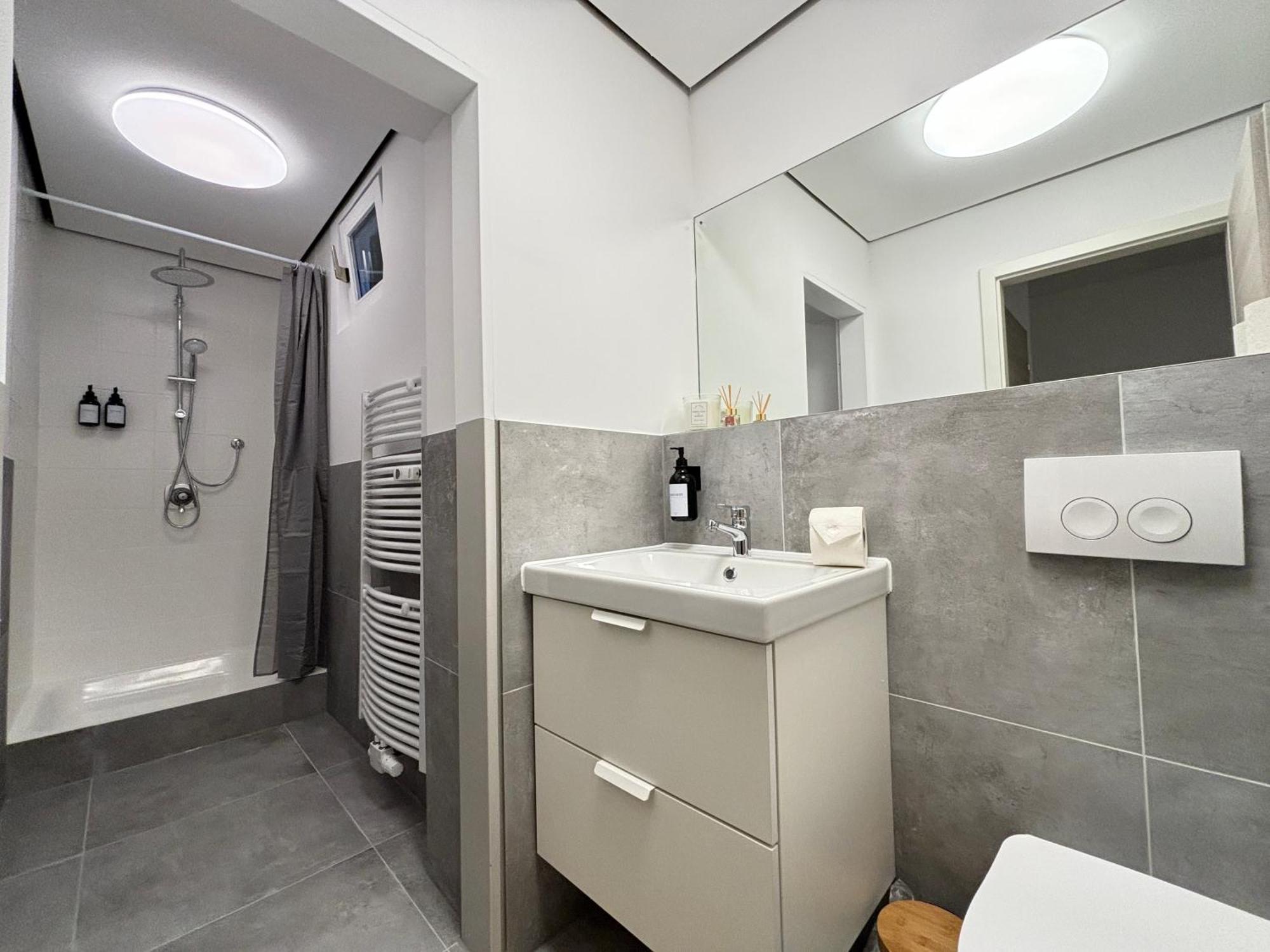 140Qm - 4 Zimmer- Parkplatz - Autobahn - Blauer See - Mallibase Apartments 加尔布森 外观 照片