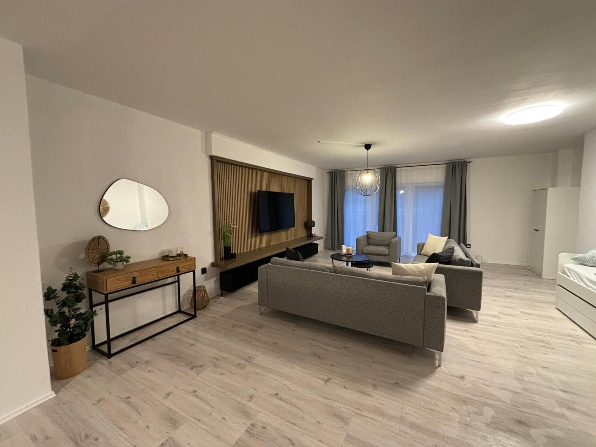 140Qm - 4 Zimmer- Parkplatz - Autobahn - Blauer See - Mallibase Apartments 加尔布森 外观 照片